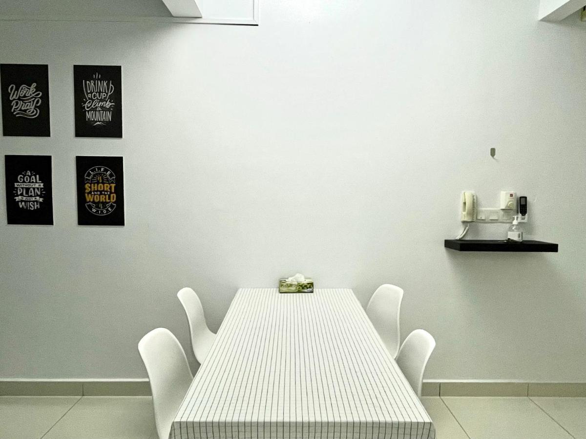 Minimalist Loft IV @Decentrum Apartment กาจัง ภายนอก รูปภาพ